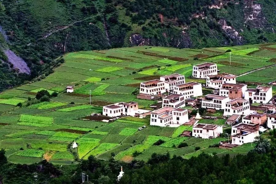 國慶去哪里玩，廈門租車自駕去川西，一個景色媲美西藏的地方